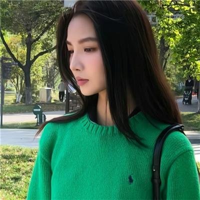 她对星星歌唱